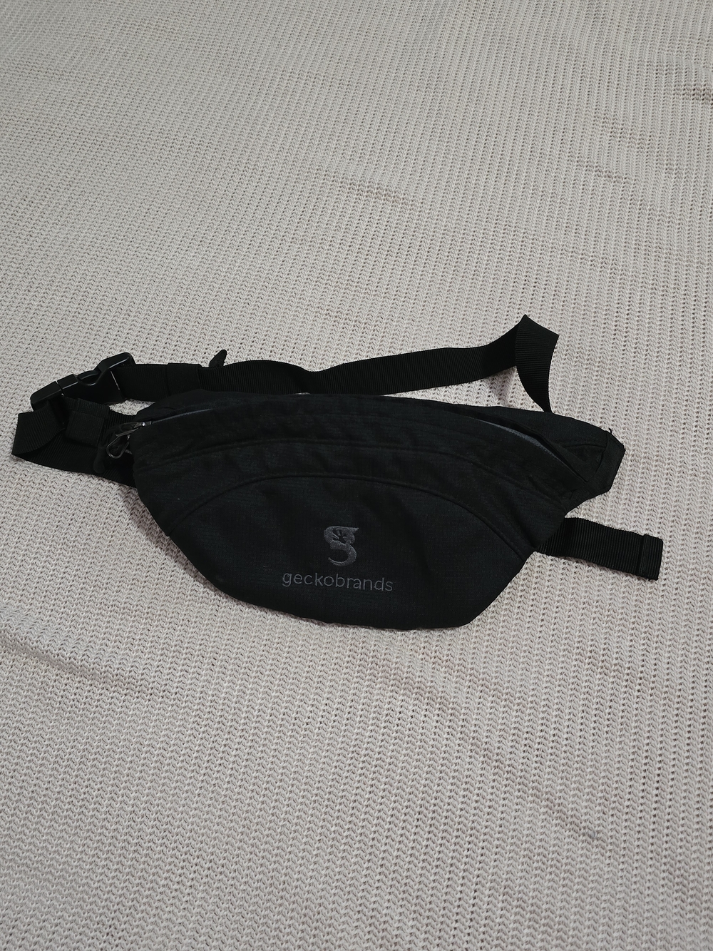 Geckobrands Black Unisex Belt Bag - Hands-Free Travel Pack